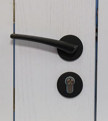 Межкомнатные дверные ручки с замком MG1624
